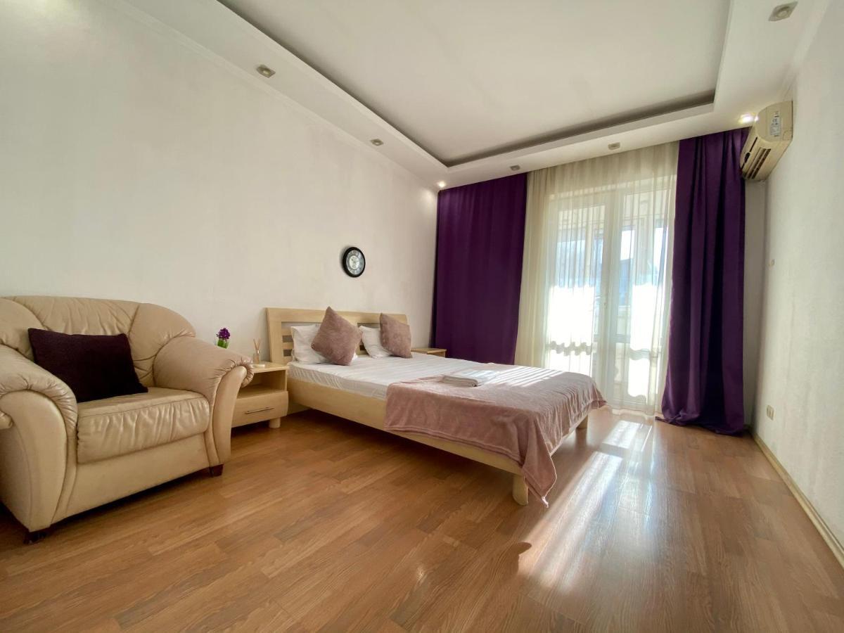 Central Apartments Odessa Ngoại thất bức ảnh