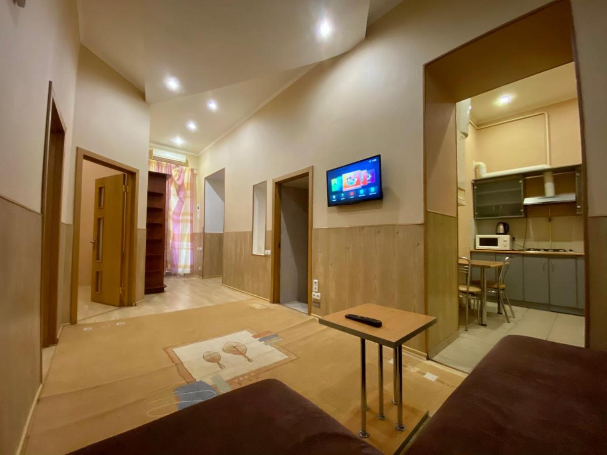 Central Apartments Odessa Ngoại thất bức ảnh